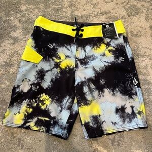 NWT- Boys Volcom Mod-Tech Swim Trunks sz.28